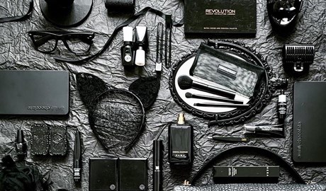 Makeup Artist & Hair Stylist Melissa Towpich de Singapore utilise Rubis Classic Pince Noir Makeup Artist & Hair Stylist Melissa Towpich de Singapore utilise Rubis Classic Pince Noir