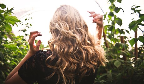 Wellen sind im Sommer angesagt: So einfach stylen Sie Beach Waves